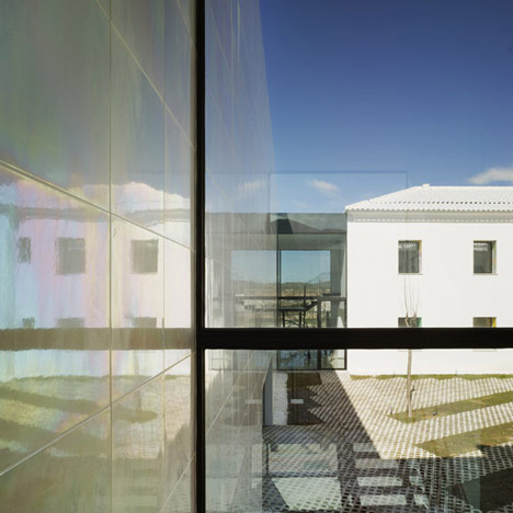 Music Hall and House in Algueña by Cor & Asociados
