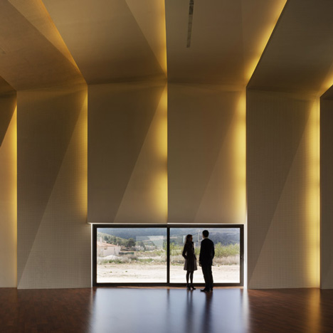 Music Hall and House in Algueña by Cor & Asociados