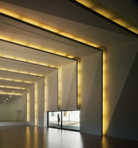 Music Hall and House in Algueña by Cor & Asociados
