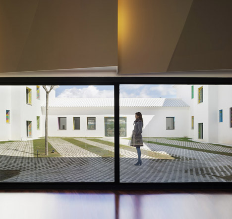 Music Hall and House in Algueña by Cor & Asociados