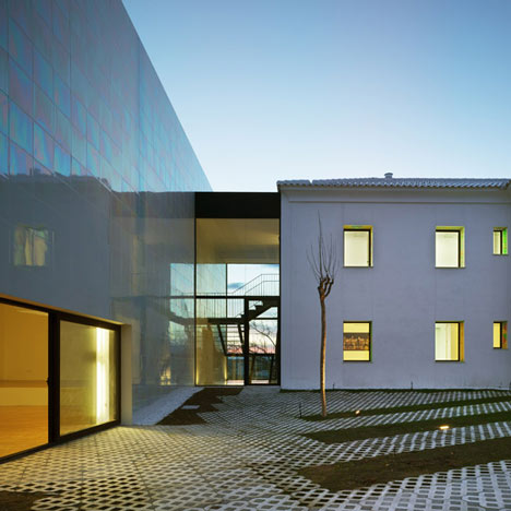 Music Hall and House in Algueña by Cor & Asociados