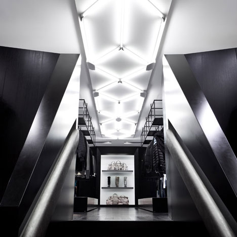 Shine at the Leighton Centre by Nelson Chow Shine at the Leighton Centre by Nelson Chow