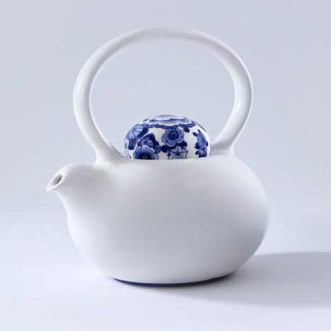 Blue D1653 by Arian Brekveld, Chris Koens and Damian O'Sullivan for Royal Delft