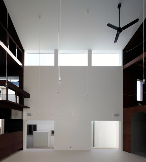 House with Empty Lot by ON design