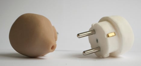 Sharing Plug by Dave Hakkens Sharing Plug by Dave Hakkens