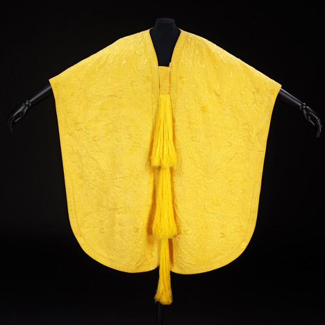 Spider-silk cape by Simon Peers and Nicholas Godley Spider-silk cape by Simon Peers and Nicholas Godley