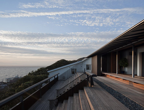 Wind-dyed House by Kazuhiko Kishimoto:acaa Wind-dyed House by Kazuhiko Kishimoto:acaa