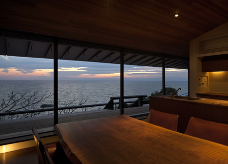 Wind-dyed House by Kazuhiko Kishimoto:acaa Wind-dyed House by Kazuhiko Kishimoto:acaa