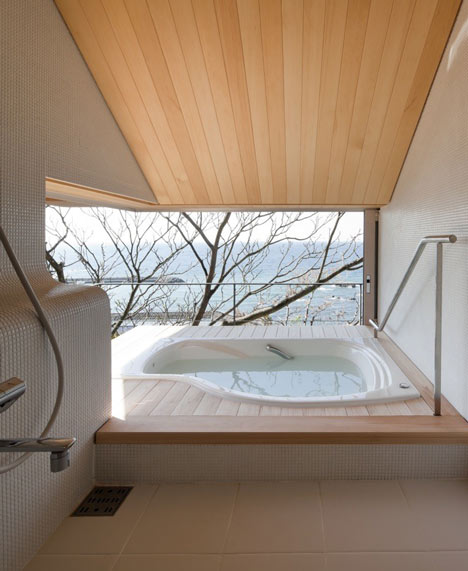 Wind-dyed House by Kazuhiko Kishimoto:acaa Wind-dyed House by Kazuhiko Kishimoto:acaa