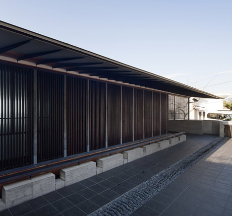 Wind-dyed House by Kazuhiko Kishimoto:acaa Wind-dyed House by Kazuhiko Kishimoto:acaa