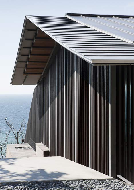 Wind-dyed House by Kazuhiko Kishimoto:acaa Wind-dyed House by Kazuhiko Kishimoto:acaa