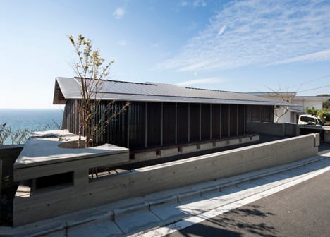 Wind-dyed House by Kazuhiko Kishimoto:acaa Wind-dyed House by Kazuhiko Kishimoto:acaa