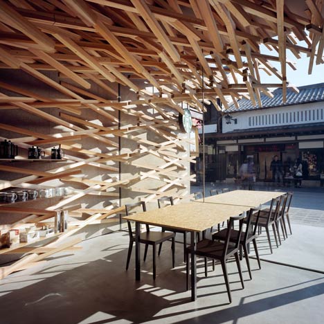 Starbucks Coffee at Dazaifu Dazaifu Tenman-gū by Kengo Kuma and Associates
