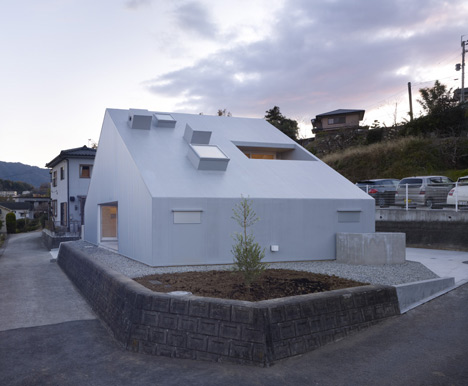 Cloudy House by Takao Shiotsuka