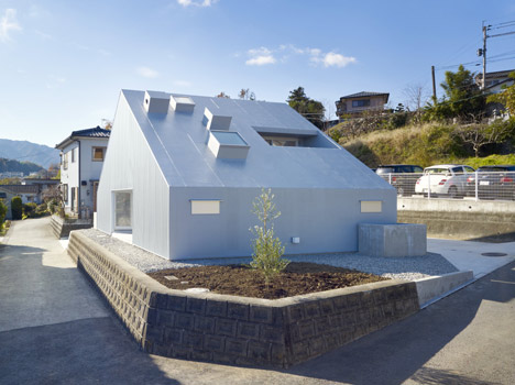 Cloudy House by Takao Shiotsuka