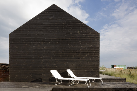 Stealth Barn by Carl Turner Architects