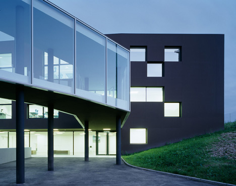 ESGE Ecole Secondaire de Genolier by ipas ESGE Ecole Secondaire de Genolier by ipas
