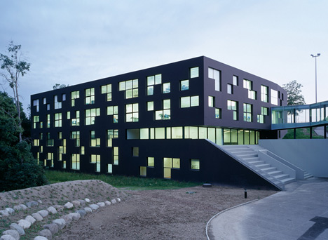 ESGE Ecole Secondaire de Genolier by ipas ESGE Ecole Secondaire de Genolier by ipas