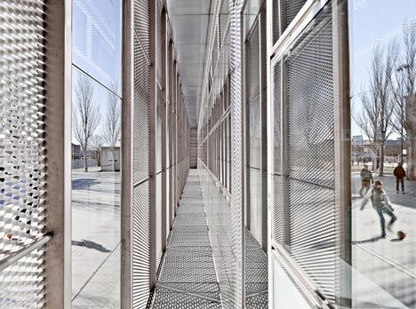 Roses IES Cap Norfeu extension by Javier de las Heras Solé and Bosch Tarrús