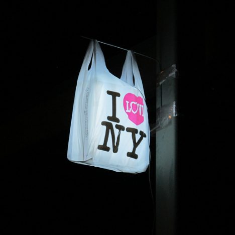 Designer arrested for “planting false bombs” in New York