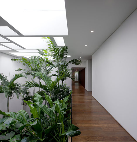 Casa Grecia, São Paulo by Isay Weinfeld