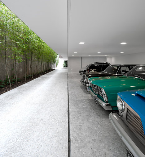 Casa Grecia, São Paulo by Isay Weinfeld
