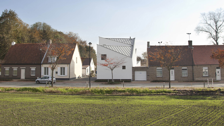 Doctor's facility in Dudzele by Cristian Panaite Doctor's facility in Dudzele by Cristian Panaite
