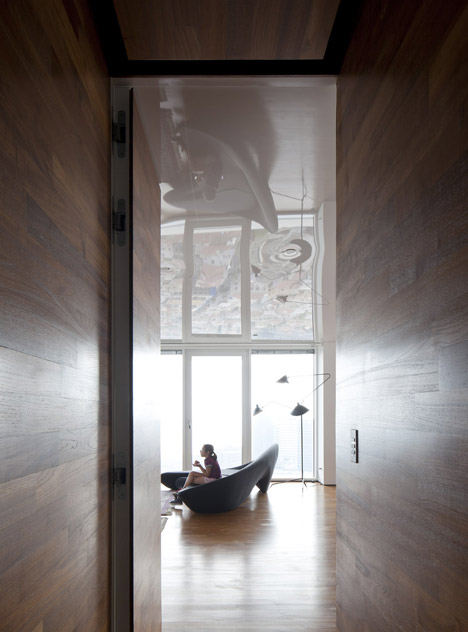 R1T Flat by Paritzki and Liani Architects