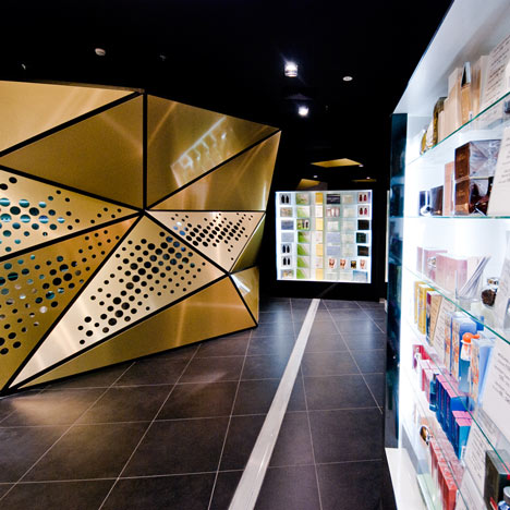 Frivole Prestige perfumery by Theza Frivole Prestige perfumery by Theza
