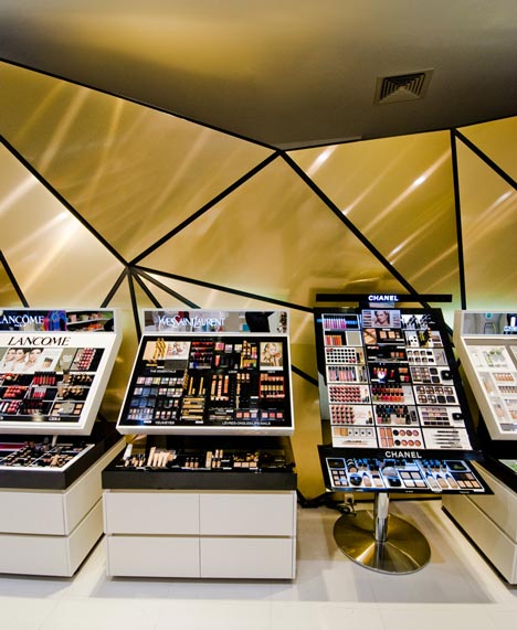 Frivole Prestige perfumery by Theza Frivole Prestige perfumery by Theza