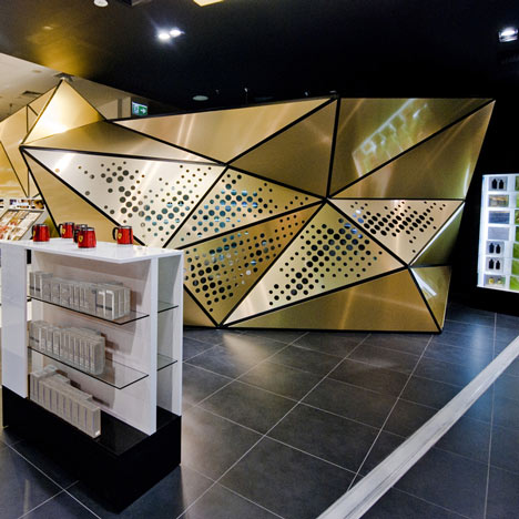 Frivole Prestige perfumery by Theza Frivole Prestige perfumery by Theza