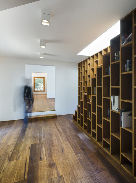 House in a Pine Wood by Sundaymorning and Massimo Fiorido Associati House in a Pine Wood by Sundaymorning and Massimo Fiorido Associati