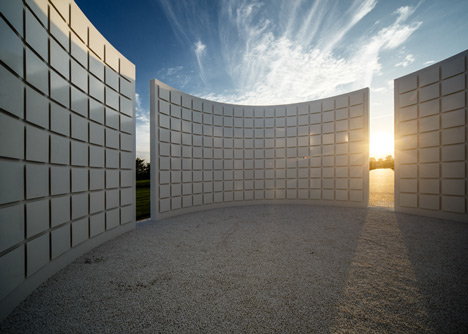 Memento by Wesley Meuris