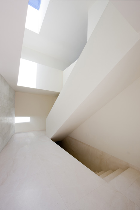 casa en la ladera de un castillo casa en la ladera de un castillo