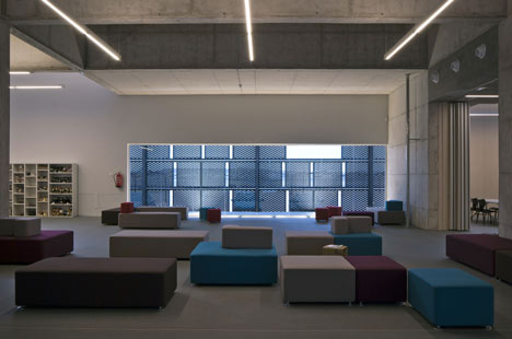 Centro de Recepción de Visitantes by a3gm + Mata y asociados
