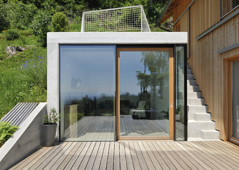 House HV by Kombinat House HV by Kombinat