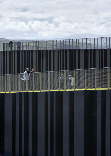 Giant's Causeway Visitors' Centre by Heneghan Peng Architects Giant's Causeway Visitors' Centre by Heneghan Peng Architects