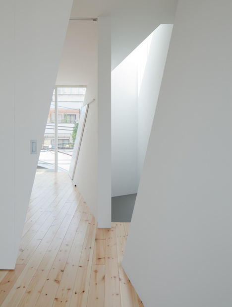 House in Tamatsu by Ido Kenji Architectural Studio House in Tamatsu by Ido Kenji Architectural Studio