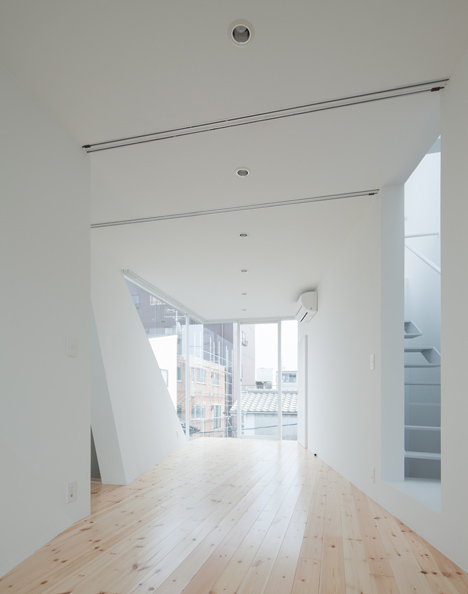 House in Tamatsu by Ido Kenji Architectural Studio House in Tamatsu by Ido Kenji Architectural Studio