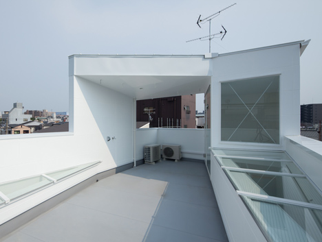 House in Tamatsu by Ido Kenji Architectural Studio House in Tamatsu by Ido Kenji Architectural Studio