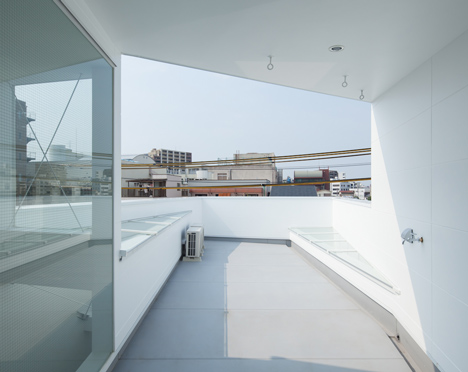 House in Tamatsu by Ido Kenji Architectural Studio House in Tamatsu by Ido Kenji Architectural Studio