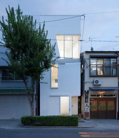 House in Tamatsu by Ido Kenji Architectural Studio House in Tamatsu by Ido Kenji Architectural Studio