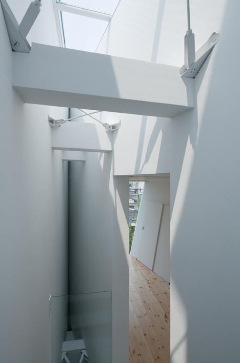 House in Tamatsu by Ido Kenji Architectural Studio House in Tamatsu by Ido Kenji Architectural Studio