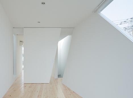 House in Tamatsu by Ido Kenji Architectural Studio House in Tamatsu by Ido Kenji Architectural Studio