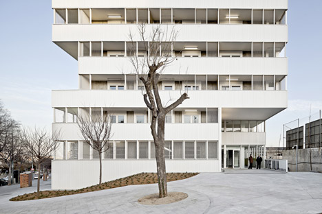 Torre Júlia by Pau Vidal, Sergi Pons and Ricard Galiana Torre Júlia by Pau Vidal, Sergi Pons and Ricard Galiana