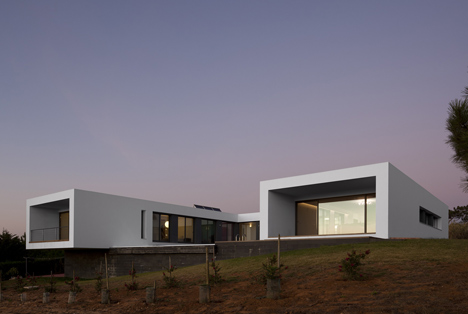 U House by Jorge Graca Costa