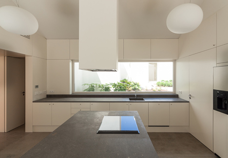House in Belas by CHP Arquitectos House in Belas by CHP Arquitectos