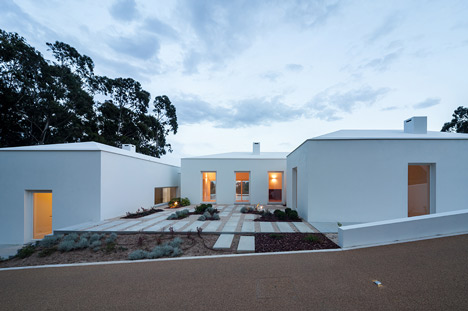 House in Belas by CHP Arquitectos House in Belas by CHP Arquitectos