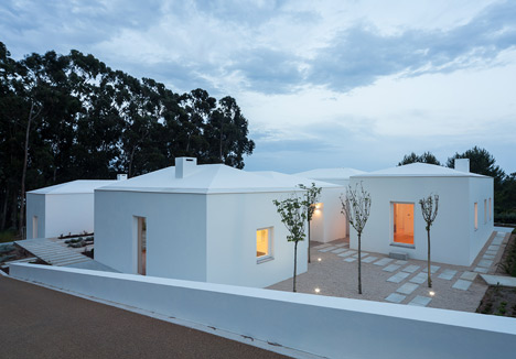 House in Belas by CHP Arquitectos House in Belas by CHP Arquitectos