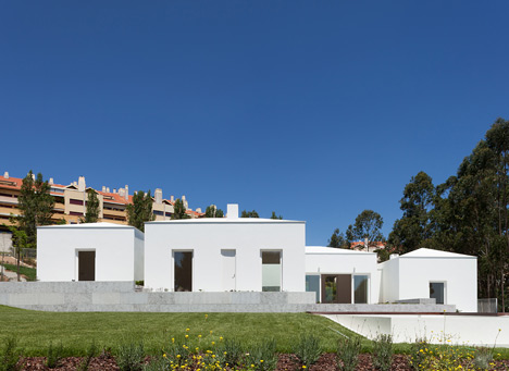 House in Belas by CHP Arquitectos House in Belas by CHP Arquitectos